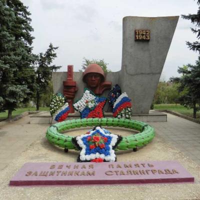 Братская могила в п.Кузьмичи Волгоградской области